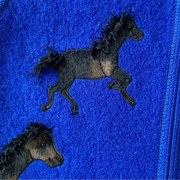 ‼️SOLD‼️ Vintage embroidered horses wool sweater vest with faux fur collar - Picture 7 of 9